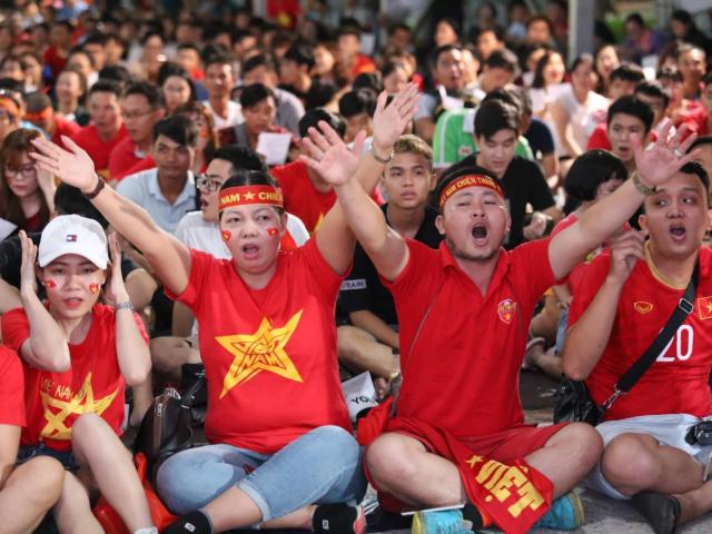 Tin tức trong ngày - Tuyển Việt Nam đấu Indonesia, fan ở TP.HCM lo bỏ lỡ trận cầu vì lý do không ngờ