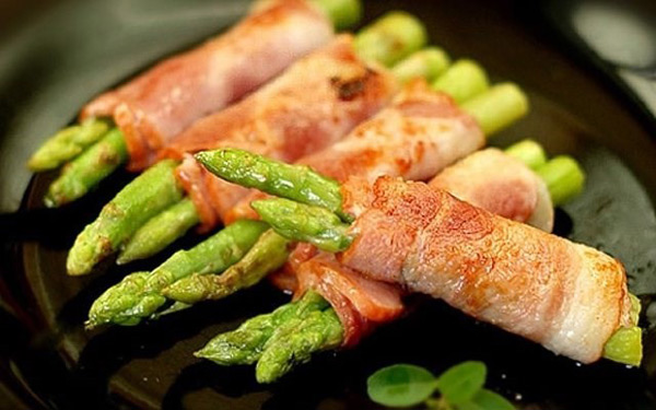 Bò xào măng tây là một trong những món ăn giúp hạn chế tối đa cảm giác thèm ăn