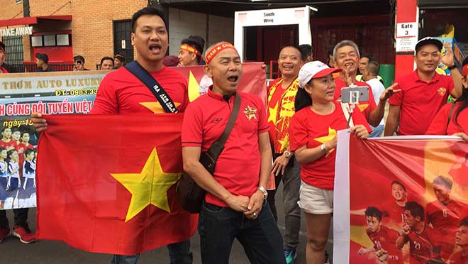 Trực tiếp fan cuồng nhiệt cổ vũ trận Indonesia - Việt Nam: Fan Việt tri ân Xuân Trường - 2