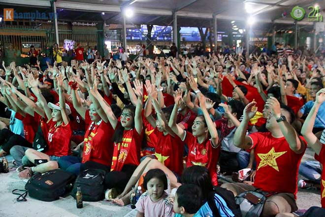 Đồng thanh vỗ tay
hát cổ động