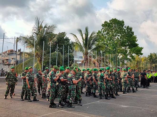 Lực lượng cảnh sát Bali tập trung
chuẩn bị công tác an ninh sân vận động