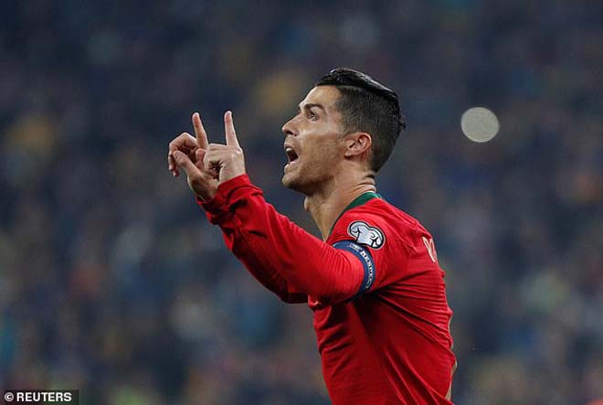 Video highlight trận Ukraine - Bồ Đào Nha: Ronaldo cán mốc lịch sử, phủ đầu choáng váng - 2