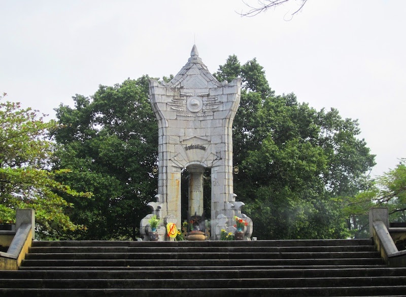 Gia đình mong muốn được đặt tượng của Trung tướng tại Nghĩa trang liệt sĩ Quốc gia Trường Sơn. Ảnh: N.V