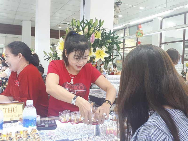 Kinh doanh - Đừng để người mua vàng nơm nớp lo bị phạt