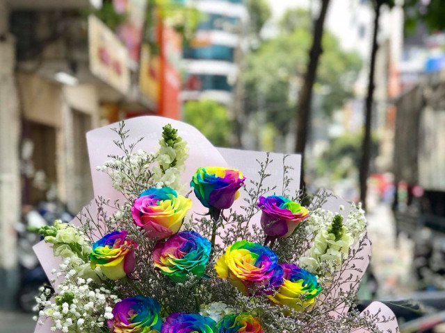 Thị trường - Tiêu dùng - Tuần cuối dịp 20/10, hoa tặng chị em tăng giá mạnh