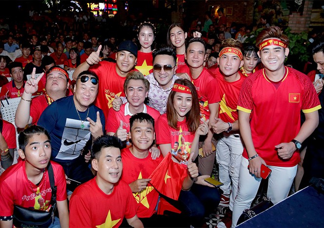 Nhiều sao Việt được phong 'thánh dự đoán tỉ số' khi Việt Nam thắng Indonesia - 13