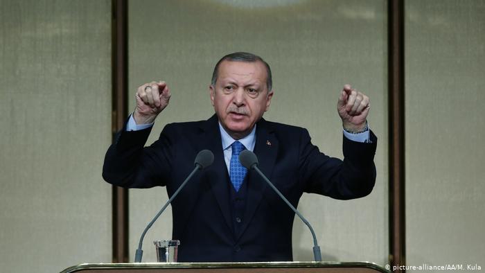 Tổng thống Recep Tayyip Erdogan khẳng định quân đội Thổ Nhĩ Kỳ sẽ "không ngừng bắn" bất chấp những đe dọa từ phương Tây (Ảnh: picture-alliance)&nbsp;