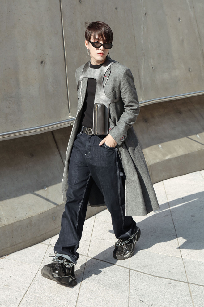 Stylist Kye Nguyễn trong trang phục cá tính.&nbsp;