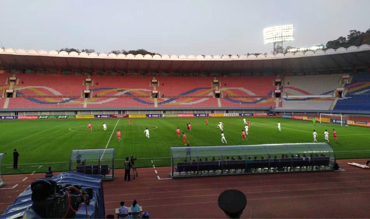 Trận đấu diễn ra trên sân không có khán giả ở Bình Nhưỡng.