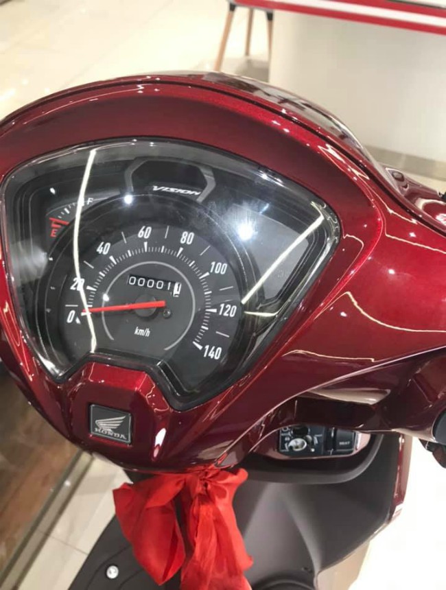 Cận cảnh mặt đồng hồ của 2020 Honda Vision có những nét tương đồng với dòng vua tay ga SH.