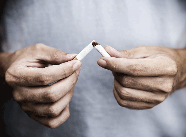 2. Bỏ thuốc lá: Một nghiên cứu năm 2011 đã chỉ ra rằng, bỏ thuốc lá sẽ giúp cải thiện khả năng cương cứng của quý ông một cách rõ rệt. Trong nghiên cứu kéo dài 8 tuần, 31% những người tham gia đã bỏ thuốc thành công có khả năng cương cứng tốt hơn trước.
