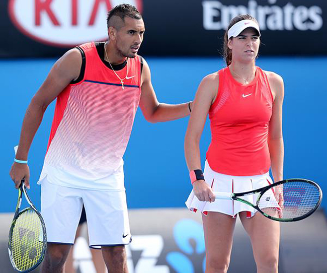 Ajla Tomljanovic (phải, Úc) từng có thời gian yêu say đắm "Siêu quậy tennis" Nick Kyrgios.
