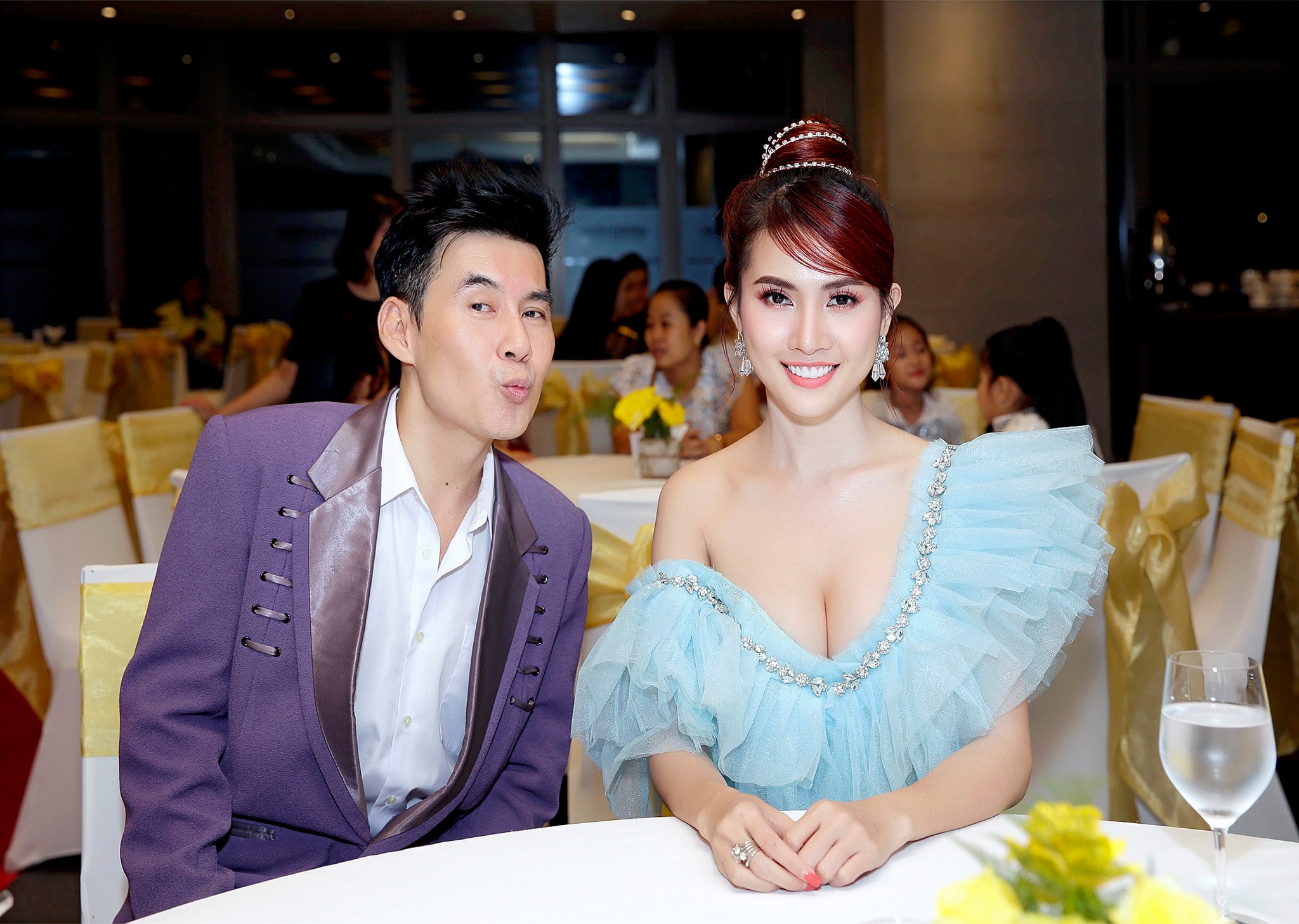 Anh thể hiện là người
vui vẻ, thú vị trong cuộc sống đời thường