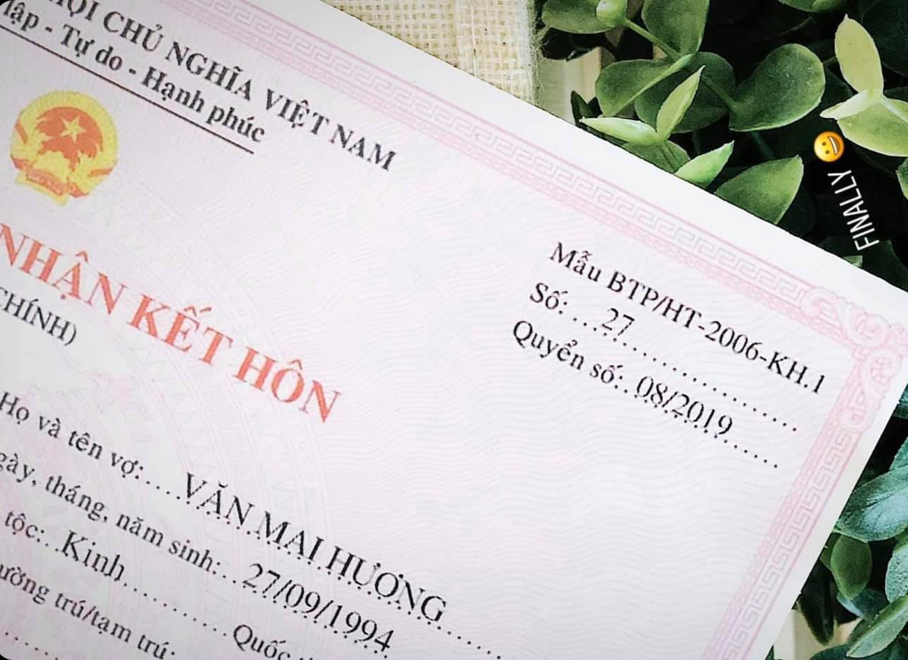 Giấy đăng ký kết hôn do Văn Mai Hương đăng tải