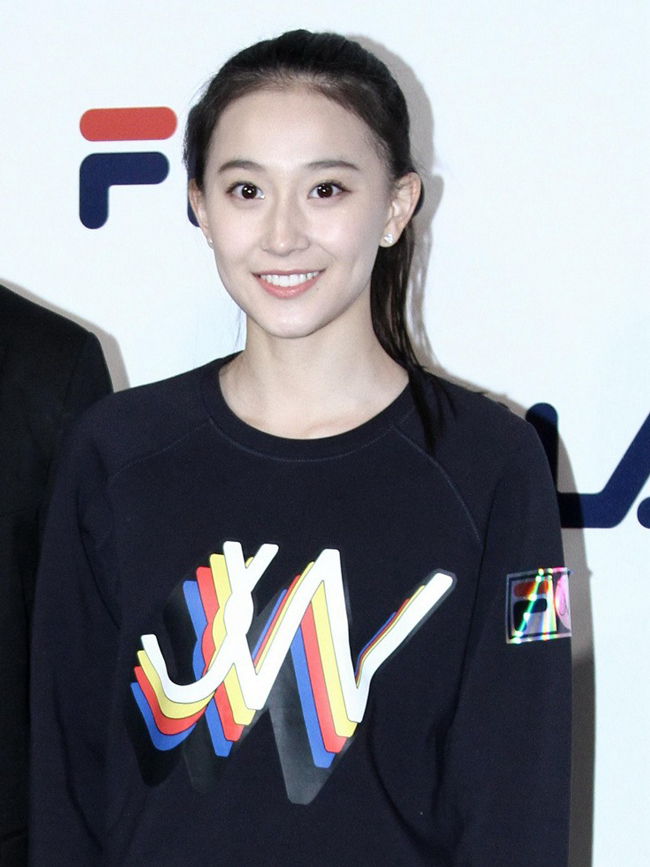 Sau khi giải nghệ vào năm 2017, Đậu Đậu được mời đi đóng phim tuy nhiên theo báo giới Trung Quốc cô gái này từ chối vì không thích quá nổi tiếng.

