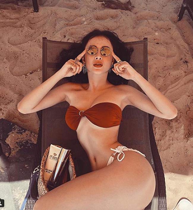 Ngoài bodycon, váy ôm sát thì bikini cũng là item được mỹ nhân này ưa chuộng.