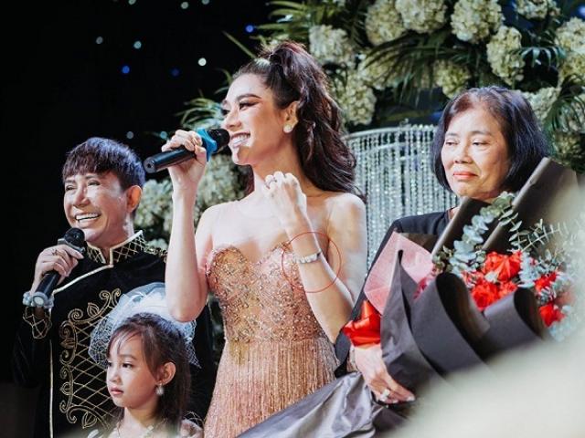 Đời sống Showbiz - Lâm Khánh Chi tìm lại được vòng tay 5 tỷ bị mất nhờ người bất ngờ