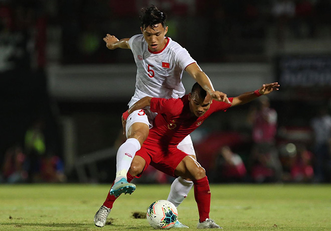 Văn Hậu (áo trắng) góp công giúp ĐT Việt Nam toàn thắng trước Malaysia và Indonesia