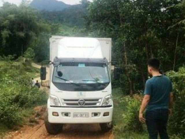 Mẹ của đối tượng đổ trộm dầu thải ra sông Đà: "Vũ ơi, ra đầu thú đi con!"