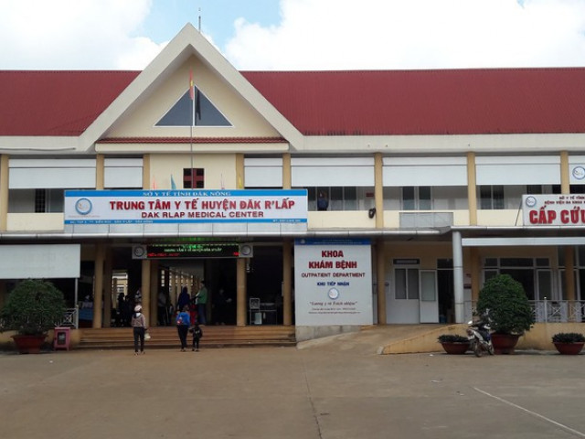 Tin tức trong ngày - Thu hồi quyết định giao nữ 9X nhân viên hợp đồng phụ trách nhiều phòng