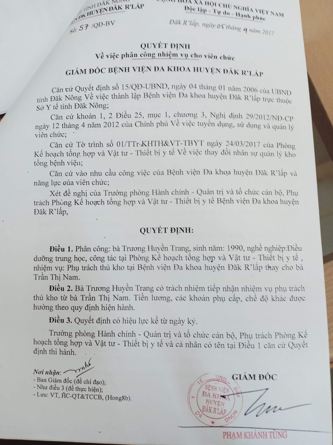 Bà Trang được giao phụ trách nhiều phòng dù đang là nhân viên hợp đồng