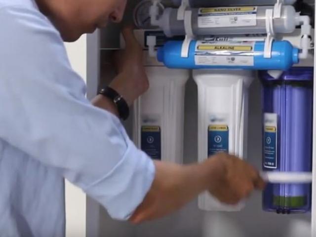 Thị trường - Tiêu dùng - Dân đổ xô mua máy lọc nước, lời khuyên từ chuyên gia