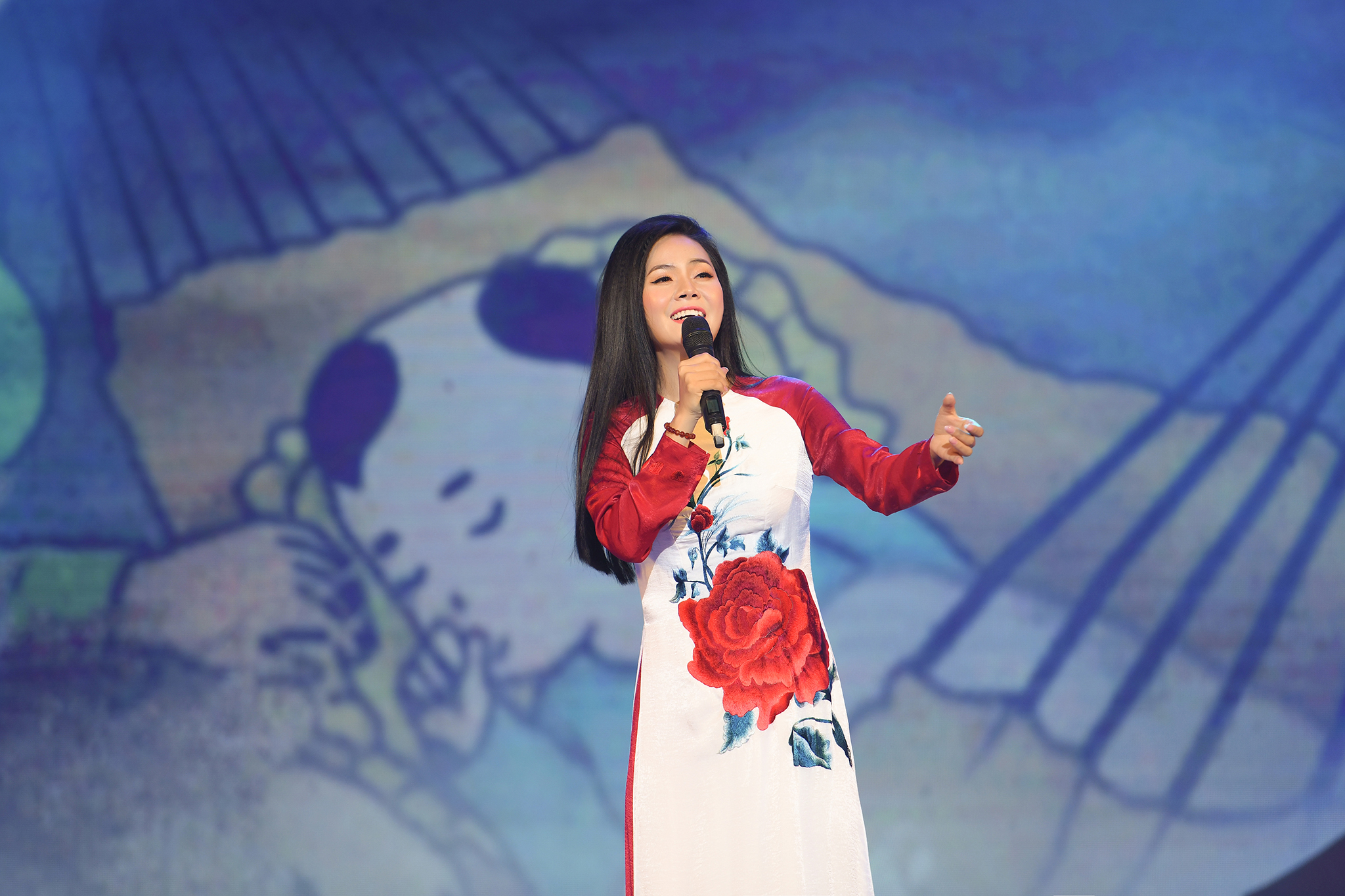 Xúc động với giọng ca của Lương Nguyệt Anh khi hát ca khúc tự sáng tác về quê mẹ - 2