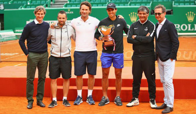 Đội ngũ của Nadal: Carlos Costa, Rafael Maymo, Carlos Moya, Rafael Nadal, Toni Nadal và&nbsp; Benito Perez Barbadillo (từ trái sang)