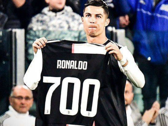 Bóng đá - Ronaldo nhận quà "siêu to khổng lồ", ghi bàn thứ 701 đáp lễ Juventus