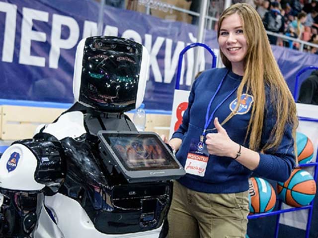 Thể thao - Đội bóng gây sửng sốt thế giới: Thuê robot làm huấn luyện viên