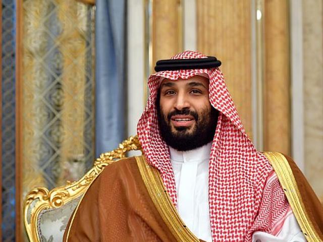 Bóng đá - Thái tử Ả Rập quay lại mua MU 3,8 tỷ bảng: Chủ Mỹ tháo chạy, "Quỷ đỏ" sắp đổi đời?