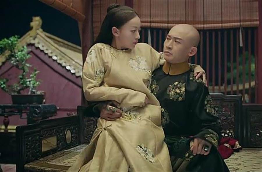 Càn Long nổi tiếng là một vị hoàng đế vô cùng trăng hoa (ảnh từ phim truyền hình Trung Quốc)