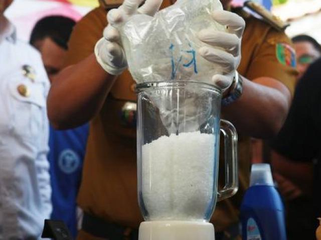 Thế giới - Đốt vật lạ ghi "trà xanh Trung Quốc" trôi trên biển, ngư dân Myanmar bất tỉnh ngay lập tức