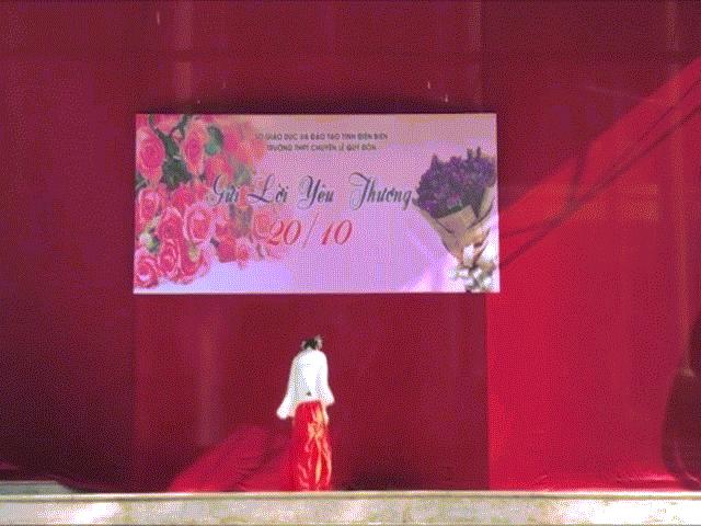 Bạn trẻ - Cuộc sống - Nam sinh Điện Biên giả gái lột đồ trên sân khấu nhảy cực ngầu