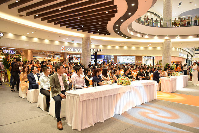 Dàn nghệ sỹ tận hưởng mua sắm với khuyến mãi khủng nhân ngày 20-10 - 2