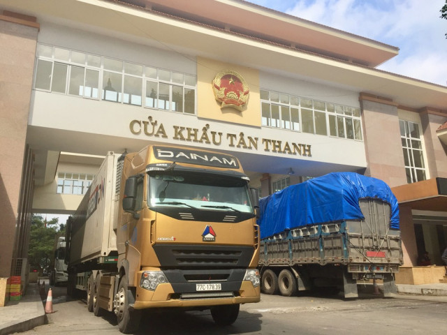 Thị trường - Tiêu dùng - Thấp thỏm lo "giải cứu" gần 500 container nông sản ùn ứ tại Tân Thanh