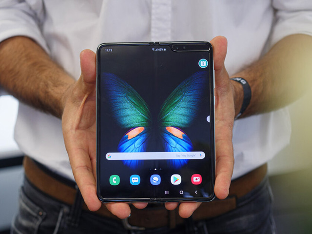 Thời trang Hi-tech - Samsung sẽ bán 6 triệu smartphone gập lại vào năm tới