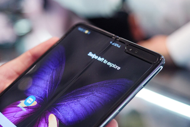Samsung sẽ bán 6 triệu smartphone gập lại vào năm tới - 2
