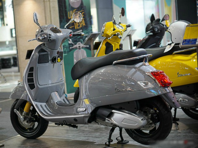 Cận cảnh Vespa GTS Super Tech 300 giá 250 triệu đồng đẹp không tì vết