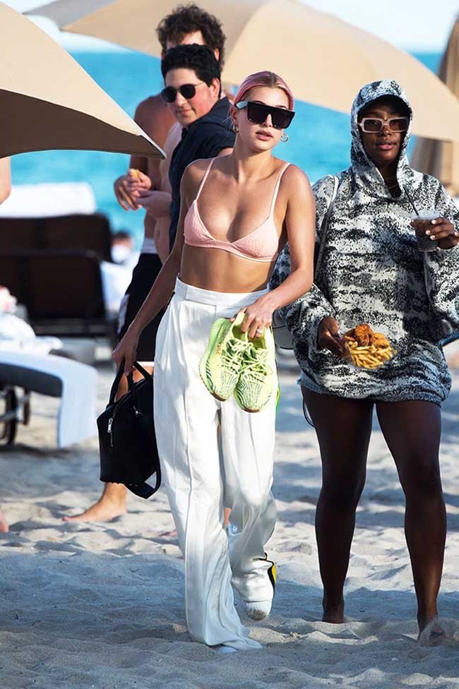 Cách phối đồ của người đẹp này pha trộn giữa nét khỏe khoắn và sự sexy.