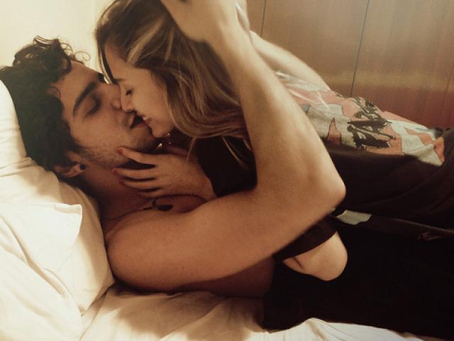 Giới trẻ - Phía trong cánh cửa, là chồng tôi và thư ký...