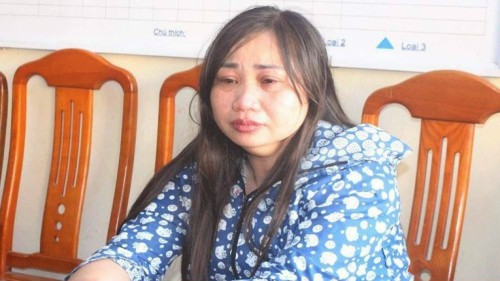 Trương Thị Thực khai nhận với cán bộ điều tra (Ảnh: Báo Bắc Giang)