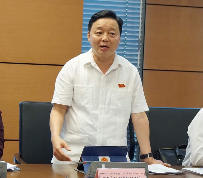 Bộ trưởng Bộ TN-MT Trần Hồng Hà cho biết ông cũng sử dụng nước sạch sông Đà nhiễm dầu trong 3 ngày