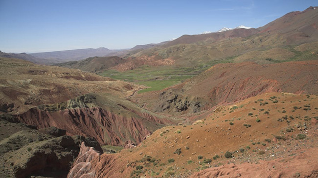 Núi Toubkal, Morocco: Là đường dẫn đến "mái nhà" của Bắc Phi, đỉnh núi Toubkal mang đến cho những người leo núi tầm nhìn tuyệt vời nhất trên dãy Atlas.
