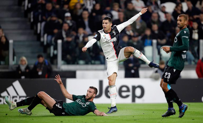 Các hậu vệ Lokomotiv có cản nổi Ronaldo?