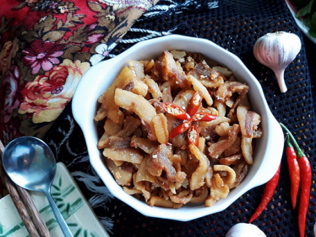 Ẩm thực - Tóp mỡ đem xóc với thứ này ăn cơm ngon tuyệt, nhậu thì miễn chê