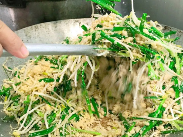 Ẩm thực - Thoáng bồi hồi xác đậu xào giá hẹ