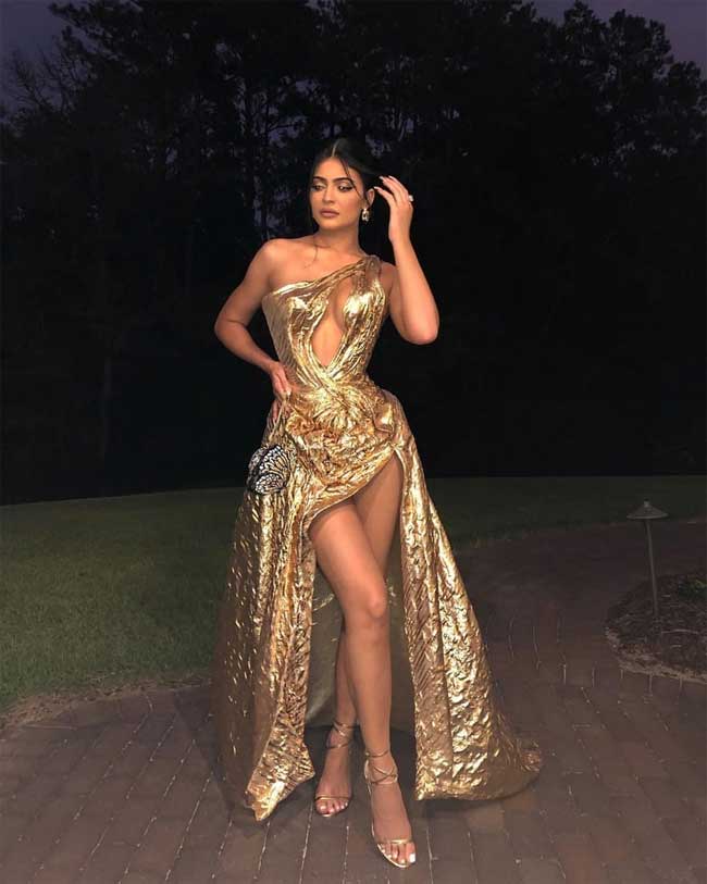 Người ta nhận xét phong cách của Kylie bản lĩnh, quyến rũ hơn sau đổ vỡ tình cảm.