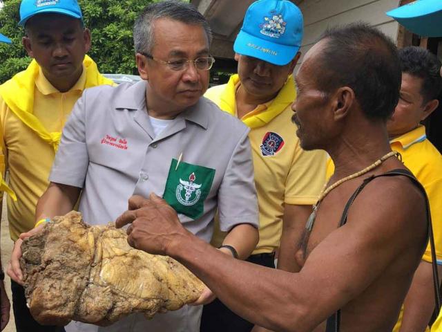 Ngư dân Thái Lan tìm thấy báu vật trên bãi biển giá trị 7,6 tỉ đồng?