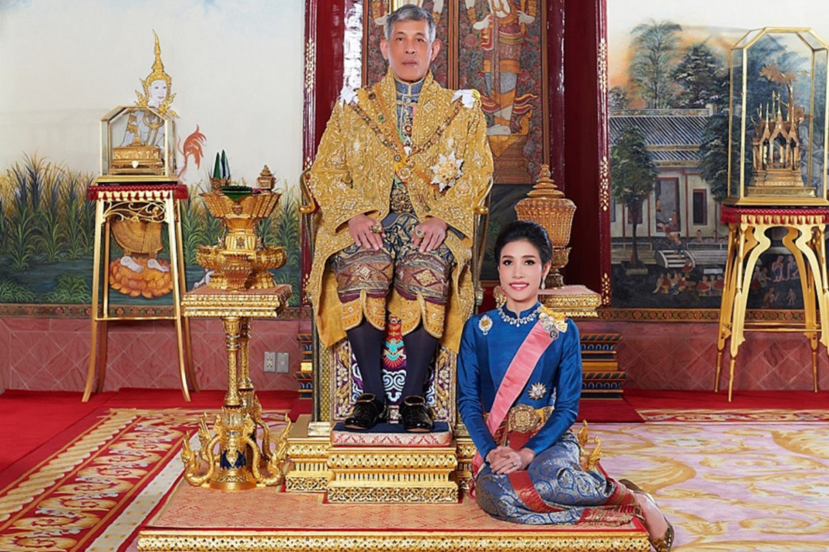 Bức ảnh vua Thái Lan chụp với&nbsp;Sineenat Wongvajirapakdi.